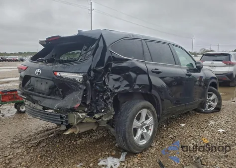 2022 Toyota Highlander L z USA, uszkodzony, nr VIN 5TDBZRBH1NS170555